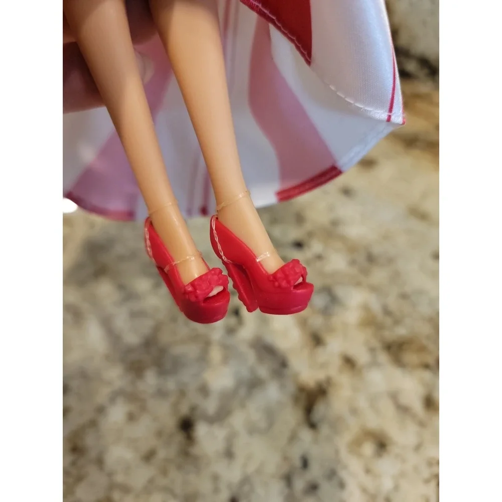 Mattel 2015 Barbie Holiday Wishes Doll DNJ47 NEW